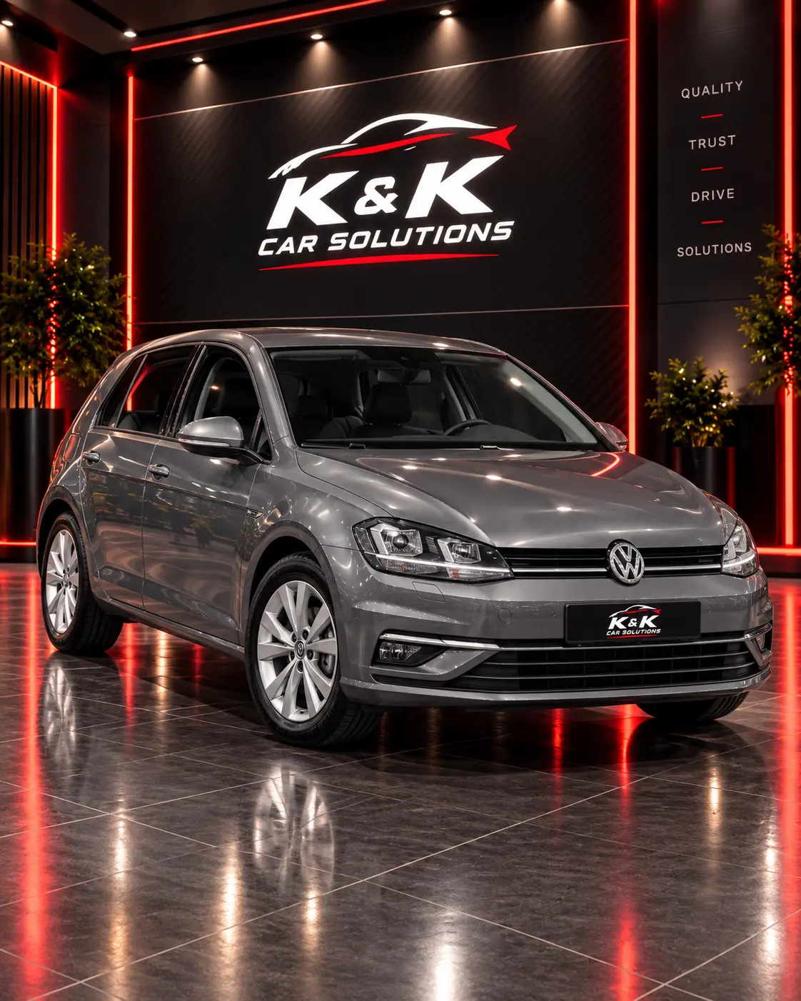 Volkswagen Golf in de showroom van K & K Car Solutions