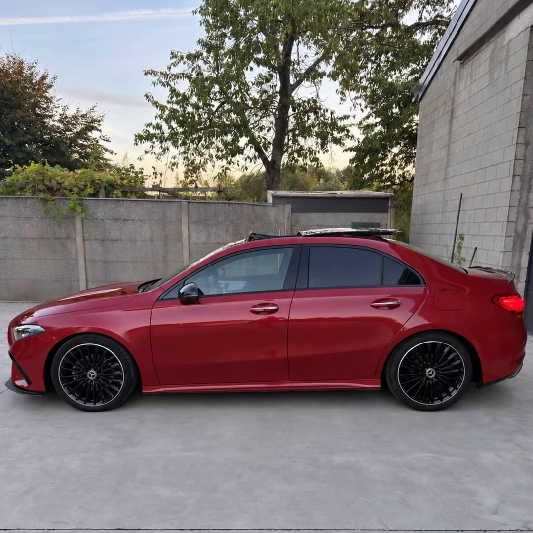 Mercedes-Benz A180 AMG Line Sedan miniatuur 3
