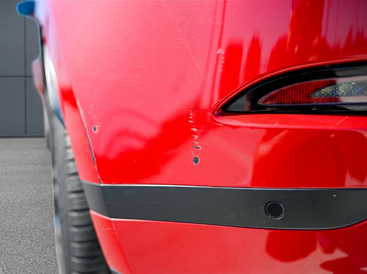 Range Rover Evoque P300e S — Achterbumper rechts — kleine lakschade